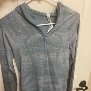 Lululemon pullover size 6